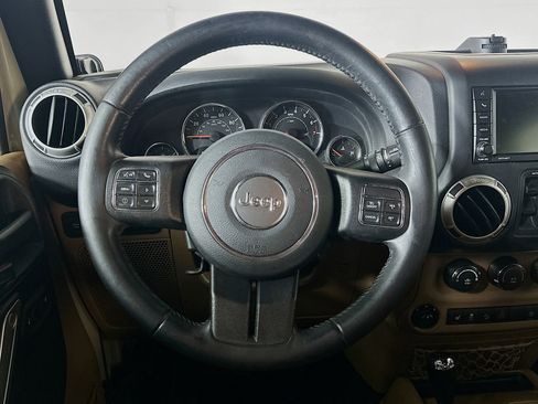 Used 2018 Jeep Wrangler Unlimited Rubicon w/ Connectivity Group AWD/4WD image 18