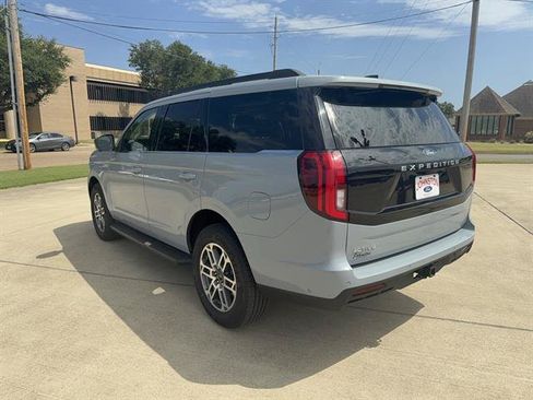 Used 2025 Ford Expedition Active RWD image 5