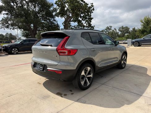 Certified 2026 Volvo XC40 B5 Plus AWD/4WD image 6