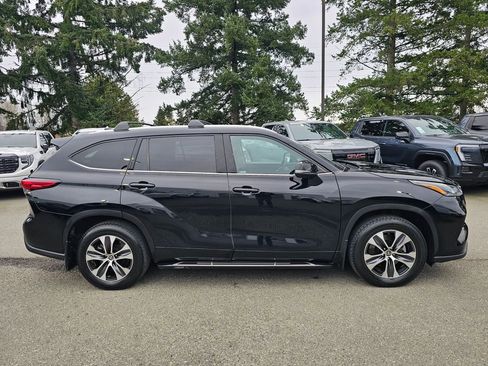 Used 2022 Toyota Highlander XLE image 44