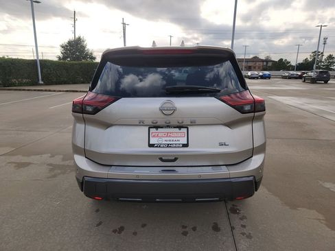 Certified 2025 Nissan Rogue SL w/ Tech Package image 6