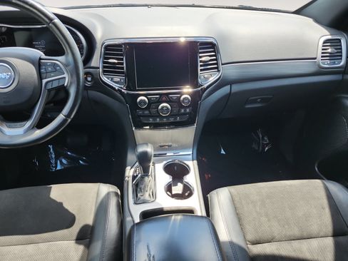 Used 2019 Jeep Grand Cherokee Altitude RWD image 12