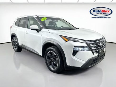 Used 2025 Nissan Rogue SV AWD/4WD image 1