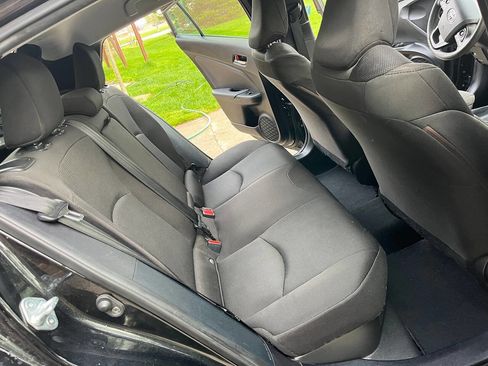 Used 2021 Toyota Prius L Eco FWD image 6