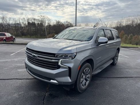 Used 2024 Chevrolet Suburban LT w/ LT Signature Plus Package image 7