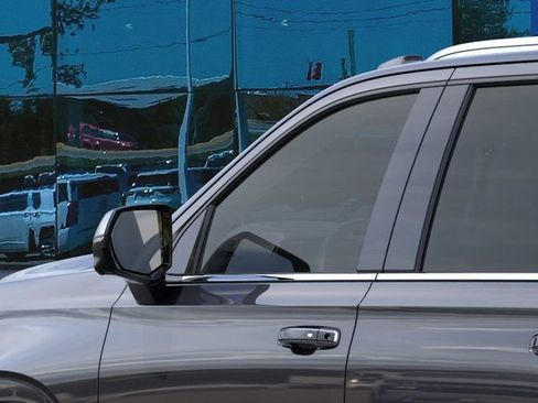 New 2025 Chevrolet Suburban Premier image 13