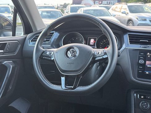 Used 2021 Volkswagen Tiguan SE FWD image 38