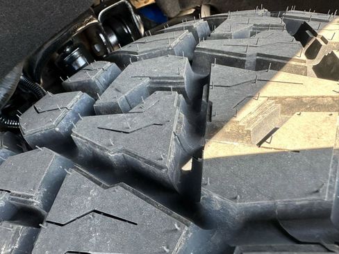 Used 2018 Chevrolet Silverado 2500 LT w/ LT Convenience Package image 18