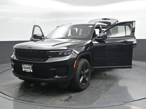 Used 2023 Jeep Grand Cherokee Altitude AWD/4WD image 47