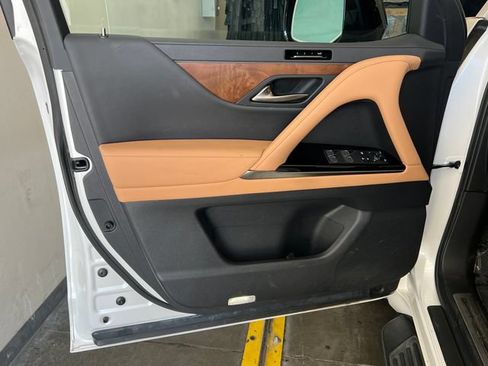 Used 2023 Lexus LX 600 4WD w/ Appearance Package image 32