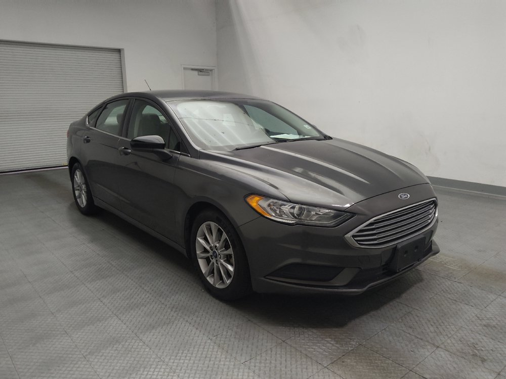 Used 2017 Ford Fusion SE w/ Fusion SE Technology Package FWD image 13