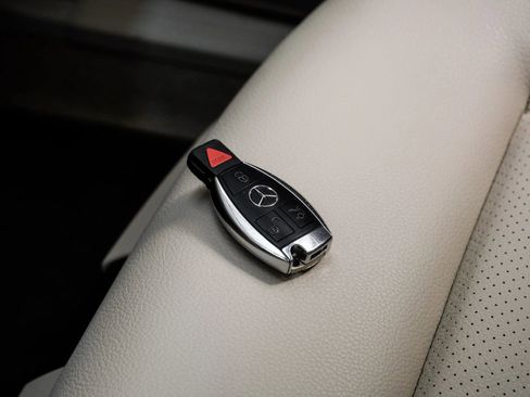 Used 2014 Mercedes-Benz E 350 4MATIC Sedan image 59