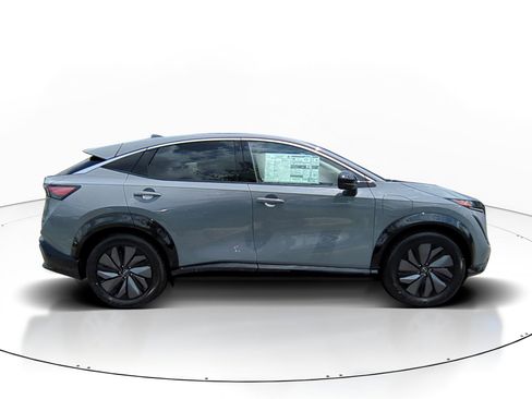 New 2025 Nissan Ariya FWD image 3