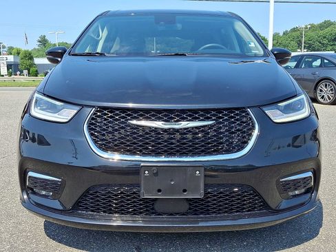 Certified 2024 Chrysler Pacifica Touring-L FWD image 2