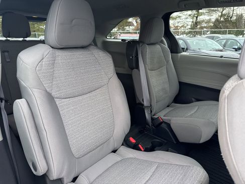 Used 2023 Toyota Sienna LE image 16