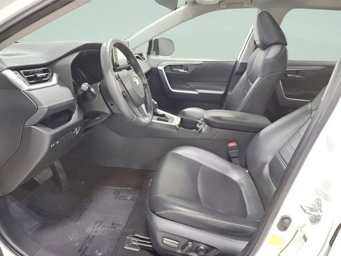 Used 2019 Toyota RAV4 XLE Premium image 21