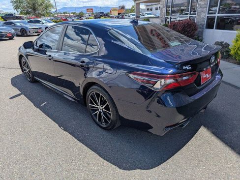 Used 2021 Toyota Camry SE FWD image 3