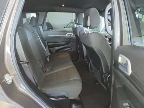 Used 2021 Jeep Grand Cherokee Laredo AWD/4WD image 25