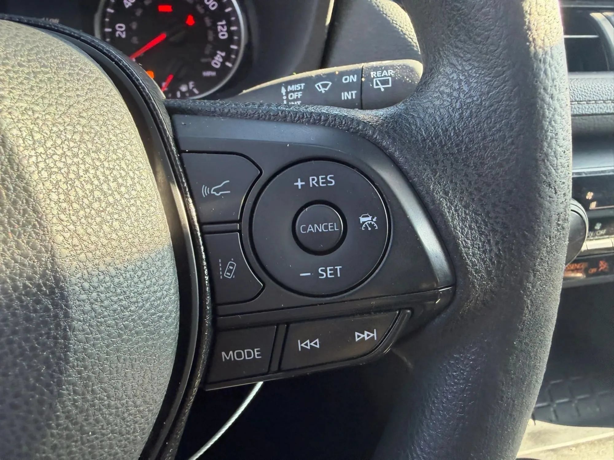 Used 2021 Toyota RAV4 LE AWD/4WD image 14