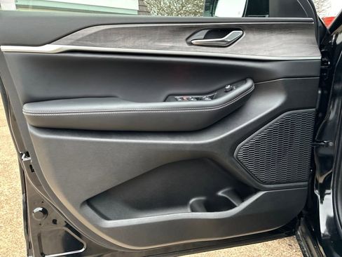 New 2026 Jeep Grand Cherokee Altitude image 11