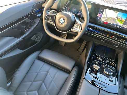 Used 2025 BMW 530i xDrive AWD/4WD image 17