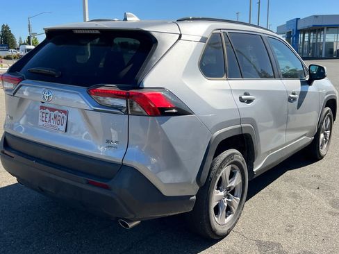 Used 2025 Toyota RAV4 XLE AWD/4WD image 4