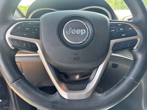 Used 2018 Jeep Grand Cherokee Limited AWD/4WD image 12