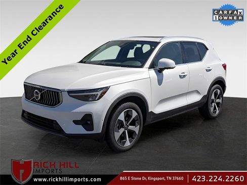 Used 2024 Volvo XC40 B5 Plus image 1
