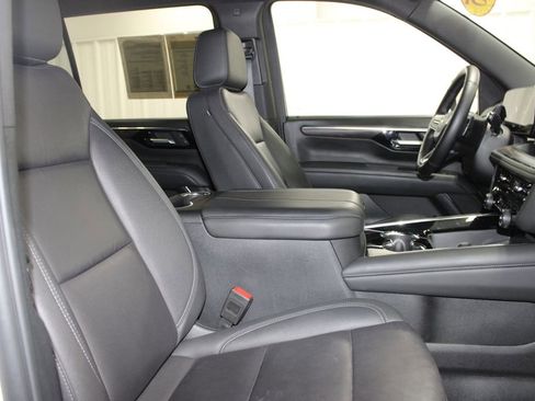 Used 2025 Chevrolet Suburban LT image 24