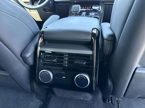 Used 2023 Land Rover Range Rover Sport SE Dynamic image 18