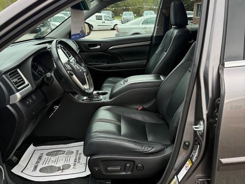 Used 2017 Toyota Highlander SE AWD/4WD image 8