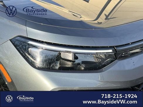 New 2026 Volkswagen Tiguan SE R-Line image 8