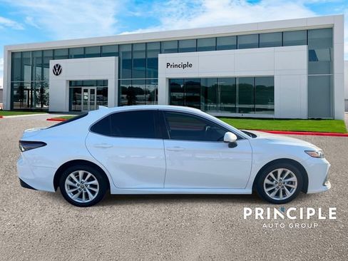 Used 2023 Toyota Camry LE FWD image 5
