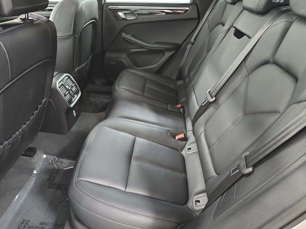 Certified 2025 Porsche Macan S AWD/4WD image 24