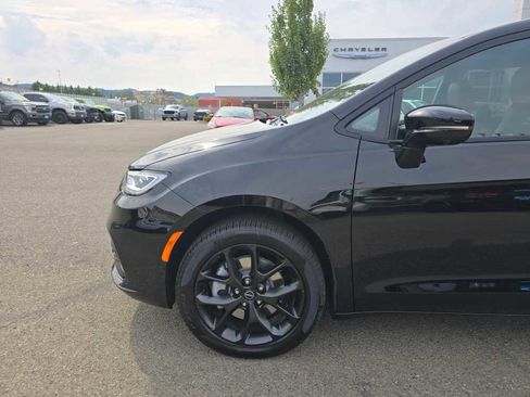 New 2026 Chrysler Pacifica Limited w/ S Appearance Package image 19