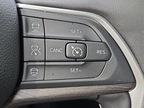 New 2025 Jeep Grand Cherokee L Limited w/ Luxury Tech Group II AWD/4WD image 21