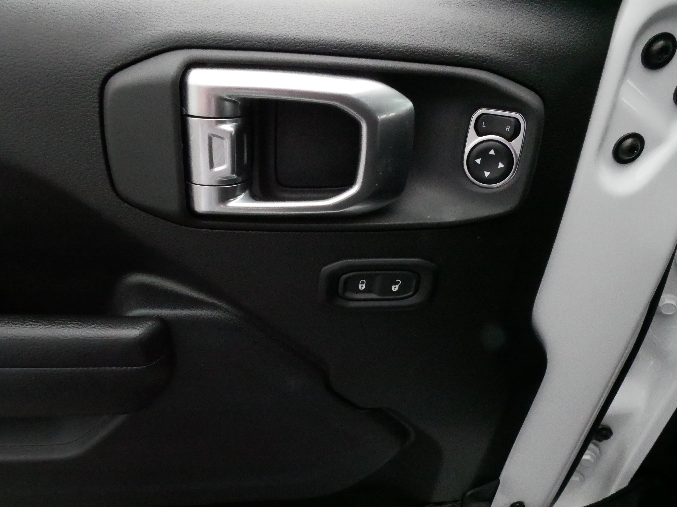 Used 2025 Jeep Wrangler Unlimited Sport AWD/4WD image 19