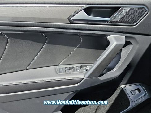 Used 2024 Volkswagen Tiguan SE R-Line image 27