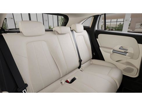 New 2025 Mercedes-Benz GLA 250 4MATIC image 4