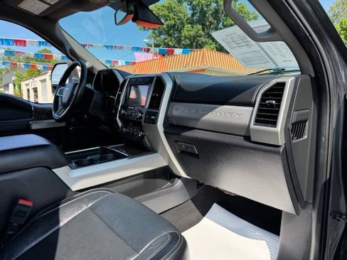 Used 2019 Ford F250 Lariat w/ Lariat Ultimate Package AWD/4WD image 14