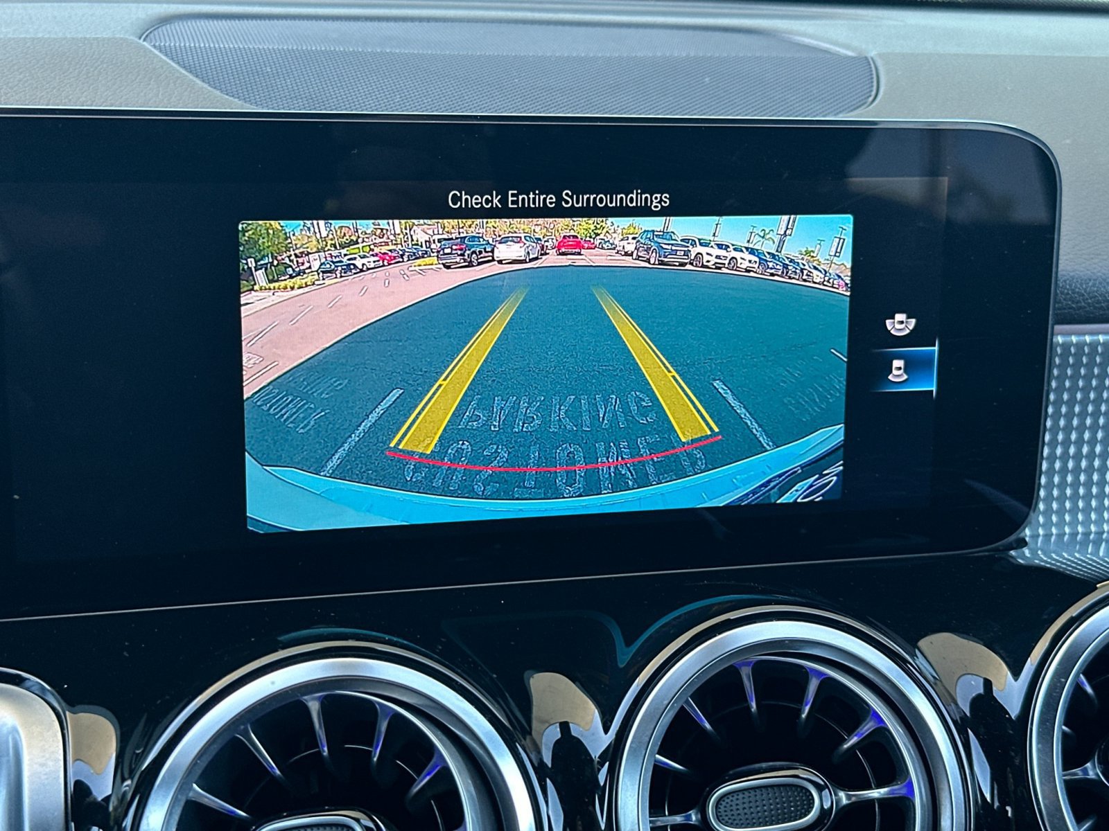 Used 2023 Mercedes-Benz GLB 250 w/ Premium Package image 19