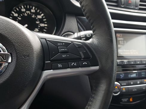 Used 2017 Nissan Rogue SV FWD image 23