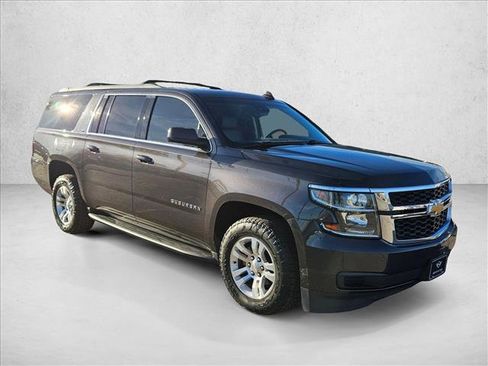 Used 2018 Chevrolet Suburban LT image 3