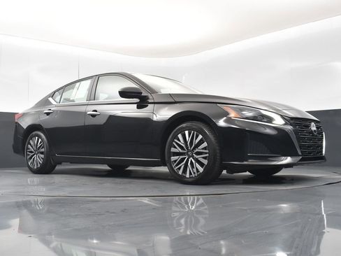 Used 2024 Nissan Altima 2.5 SV image 35