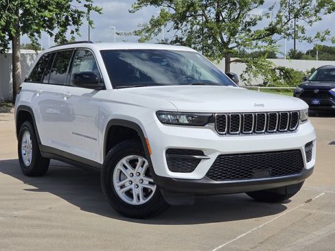 Used 2025 Jeep Grand Cherokee Laredo w/ Luxury Tech Group I RWD image 2