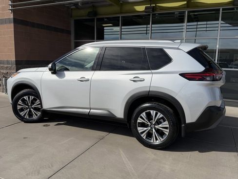 Used 2021 Nissan Rogue SV w/ Premium Package image 5