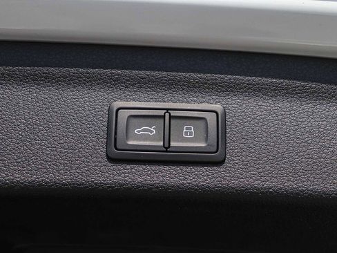 Used 2023 Audi Q3 2.0T Premium w/ Convenience Package AWD/4WD image 39
