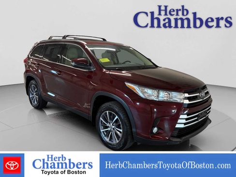 Used 2019 Toyota Highlander XLE AWD/4WD image 1
