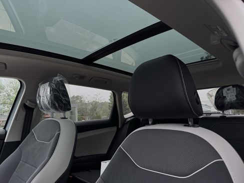 New 2025 Volkswagen Taos SE image 21