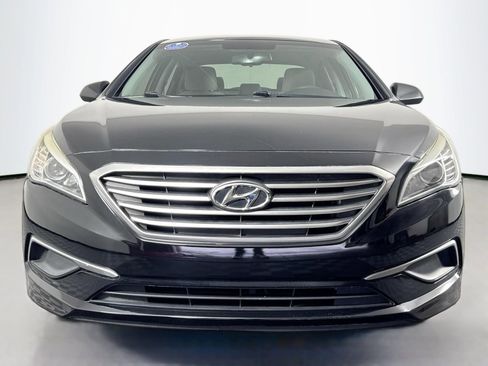 Used 2017 Hyundai Sonata SE image 2